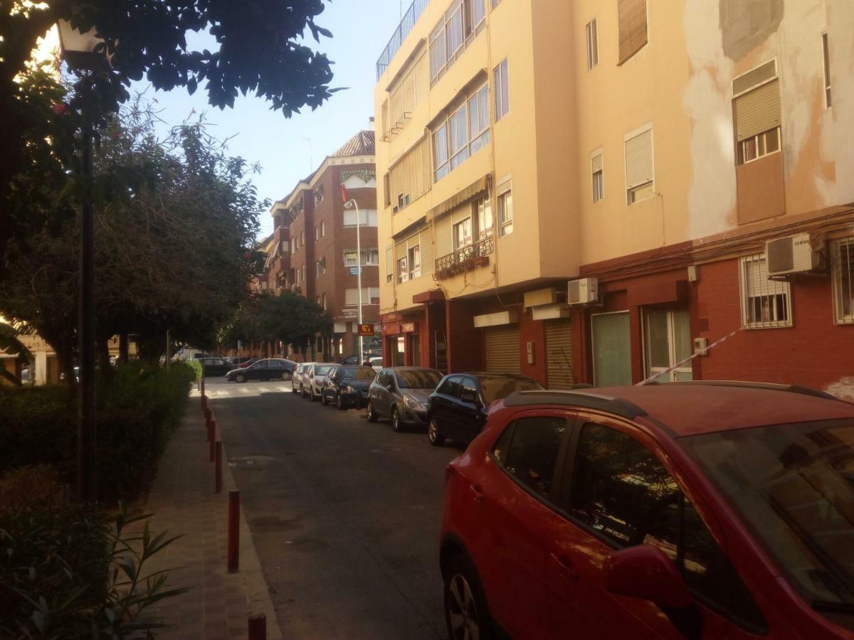 Apartment Triana To Sevilla Bagian luar foto
